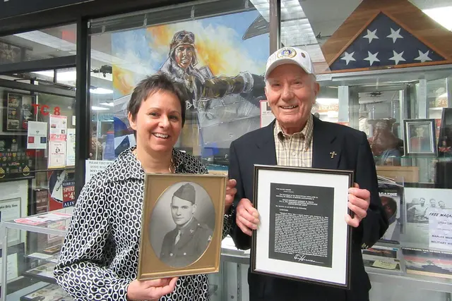Photo 2 of 2 from “Museum Receives Donation of Mutual Fund Shares”